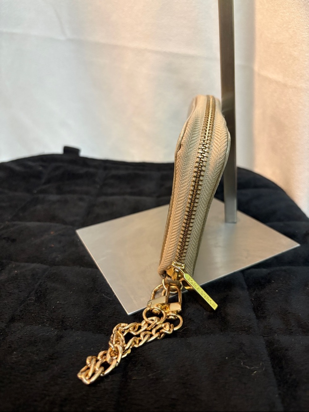 Tory Burch Metallic Gold Leather Zip Wallet - Picture 3 of 17